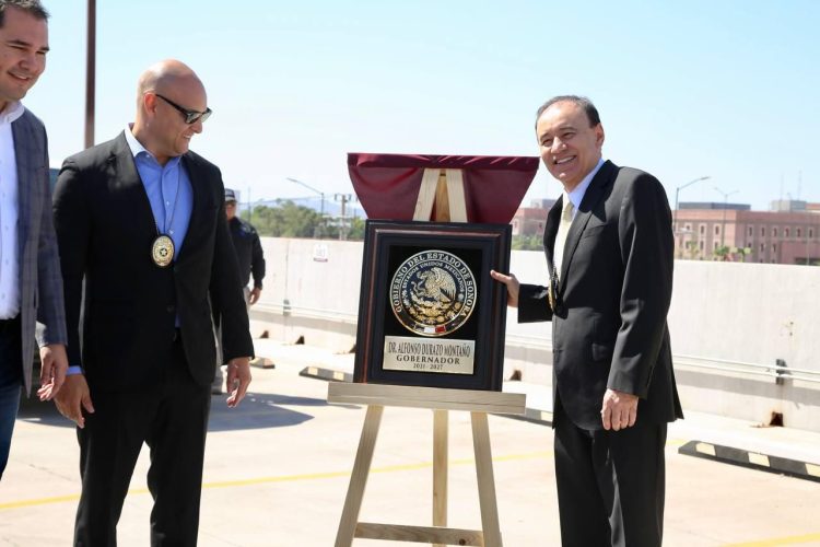 Gobernador Durazo entrega reconocimientos, equipo táctico y patrullas a personal de la FGJE