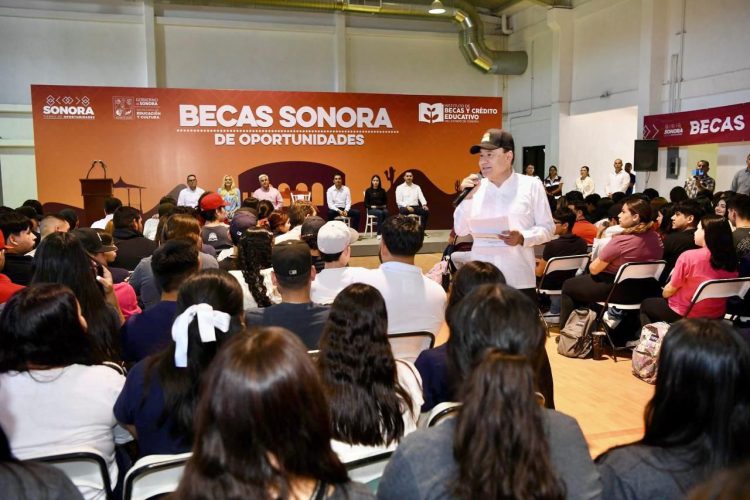 Fortalece Gobernador Durazo educación y salud en comunidades de la sierra con entrega de becas y jornada de vacunación