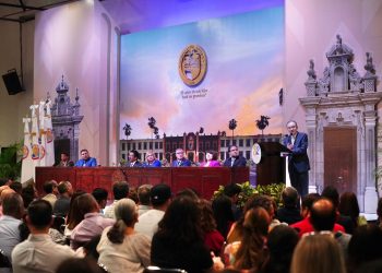 Refrenda Gobernador Durazo compromiso con la educación al encabezar ceremonia del 82 aniversario de la Unison