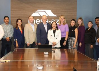 La alcaldesa de Guaymas, Karla Córdova se reunió con autoridades de Mesa Arizona