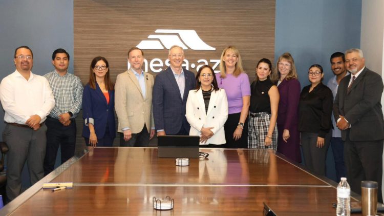 La alcaldesa de Guaymas, Karla Córdova se reunió con autoridades de Mesa Arizona