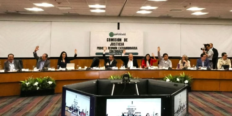 Avalan en comisiones paquete legal para regular elección de jueces en 2025