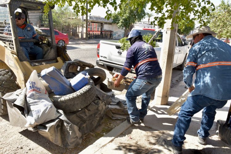 Realizan descacharre en la colonia Carmen Serdán