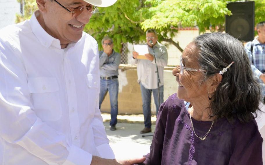 Beneficia Gobernador Durazo a más de 47 mil familias sonorenses con entrega de escrituras