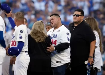La presencia del ‘Toro’ Valenzuela domina inicio de Serie Mundial