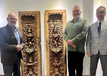 Recuperan en Atlanta 2 puertas estilo barroco y pintura de Rafael Coronel