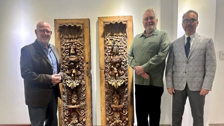 Recuperan en Atlanta 2 puertas estilo barroco y pintura de Rafael Coronel