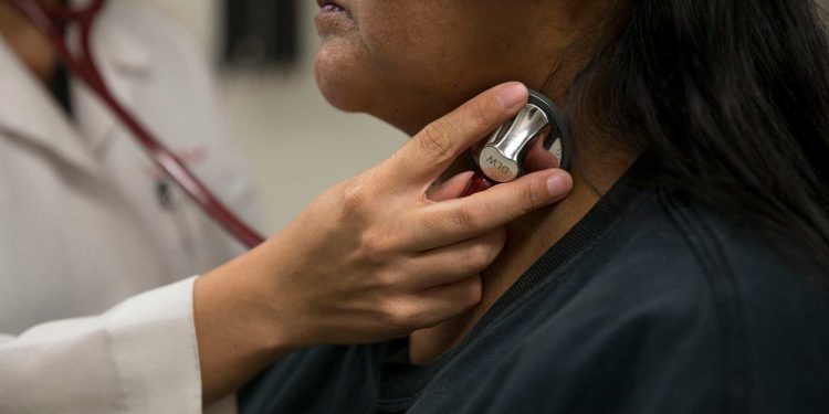 El Alzheimer afecta a la comunidad hispana en mayor medida, pero la investigación está retrasada
