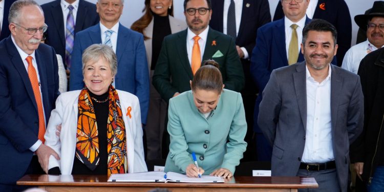 Presidenta Claudia Sheinbaum, firma acuerdo por el derecho humano al agua y la sustentabilidad