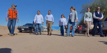 Evalúa Toño Astiazarán innovador tratamiento para disminuir el polvo al Norponiente de la ciudad