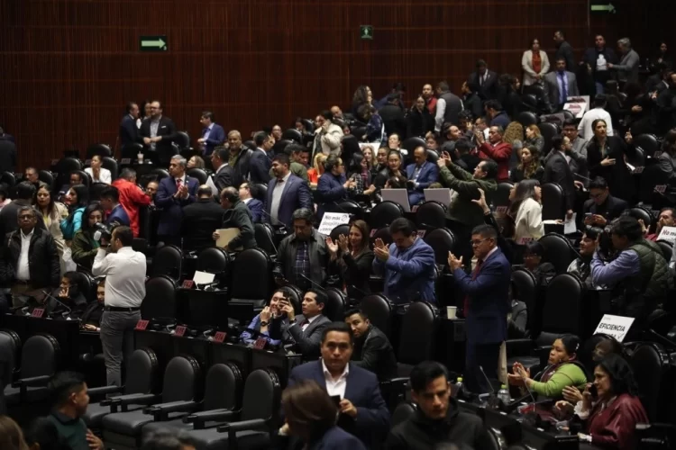 Aprueban en lo general reforma para desaparecer organismos autónomos