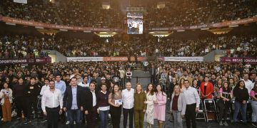 Disminuye Gobernador Durazo deserción escolar en Sonora con entrega de becas a estudiantes