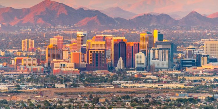Phoenix planea enfriar la ciudad plantando 27,000 árboles