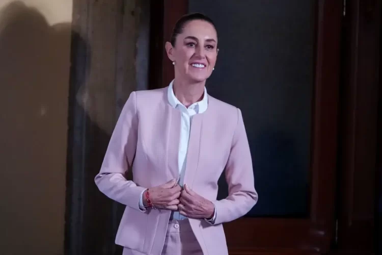 Ken Salazar incurre en “disparidades” declarativas, asegura Claudia Sheinbaum