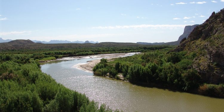 México y EU firman acuerdo para mejorar entregas de agua del río Bravo