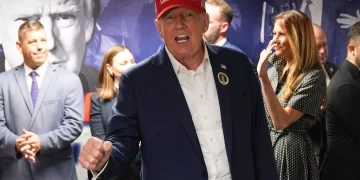 “Si las elecciones son limpias” reconoceré mi derrota, dice Trump al realizar su voto