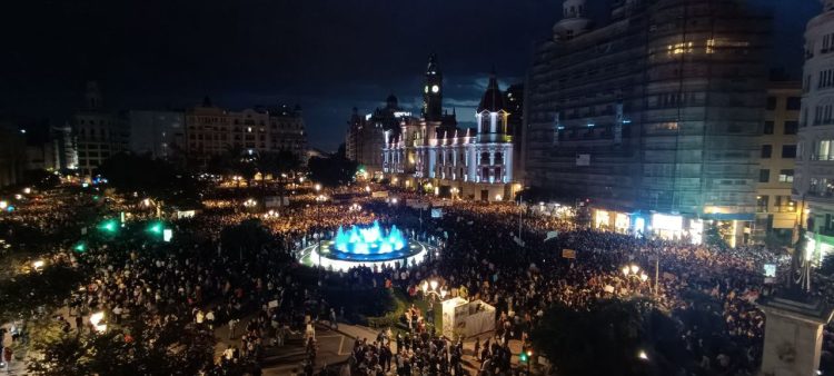 Marchan miles en Valencia para exigir dimisión de Carlos Mazón
