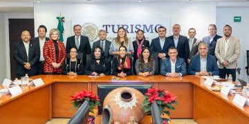 Recibe Antonio Astiazarán Distintivo a la Excelencia Municipal por programas de energía solar