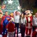 Encienden Toño Astiazarán y Patty Ruibal gran árbol navideño en Poblado Miguel Alemán
