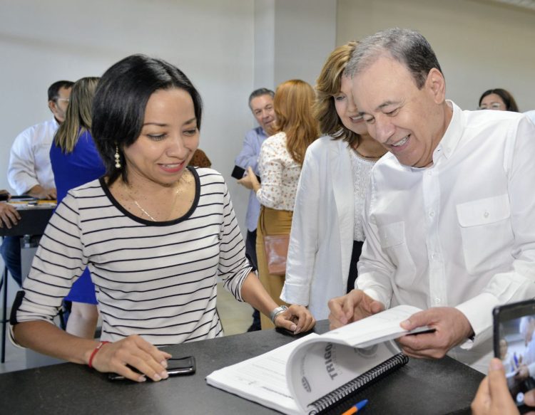 Promueve Gobernador Durazo jóvenes estudiantes sonorenses del programa de vivienda nacional