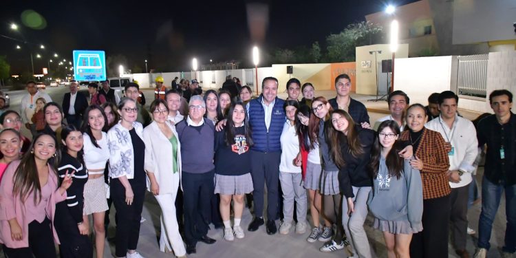 Beneficia Toño Astiazarán a familias del sur poniente y estudiantes de Cobach Villa Bonita con “Camina Segura”