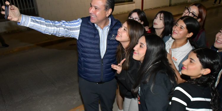 Impulsa Toño Astiazarán participación de jóvenes en programas de gobierno