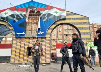 Ofensiva relámpago derroca a líder sirio; crece tensión regional