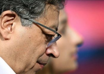 Trump impondrá aranceles del 25% a Colombia por negativa de Petro a recibir aviones militares con deportados colombianos