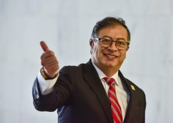 Respuesta a Trump de Gustavo Petro por que impordra aranceles del 25% a Colombia por negativa de Petro a recibir aviones militares con deportados colombianos