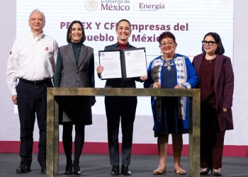 CFE Y PEMEX vuelven a ser del pueblo de México: Presidenta firma Leyes Secundarias que revierten Reforma Energética de 2013