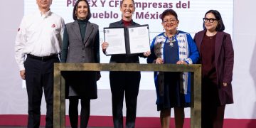 CFE Y PEMEX vuelven a ser del pueblo de México: Presidenta firma Leyes Secundarias que revierten Reforma Energética de 2013
