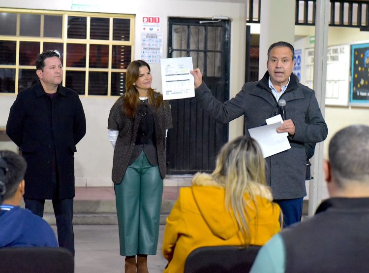 Constatan Toño Astiazarán y Patty Ruibal beneficios de energía solar en Fundación Presbítero Luis López Romo