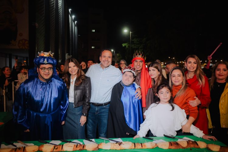 Atestiguan Toño Astiazarán y Patty Ruibal nuevo récord de Rosca de Reyes con 520 metros