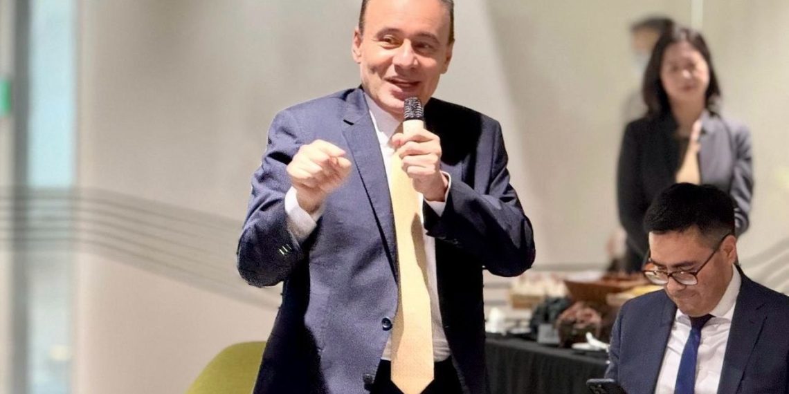 Gobernador Durazo impulsa inversión extranjera para fortalecer industria de electromovilidad