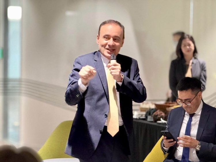 Gobernador Durazo impulsa inversión extranjera para fortalecer industria de electromovilidad