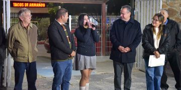 Entrega Toño Astiazarán corredor Camina Segura en Secundaria #1 “Prevo”