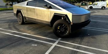 Explotó un auto de Tesla frente a la Torre Trump en Las Vegas: un hombre murió y hay al menos siete heridos