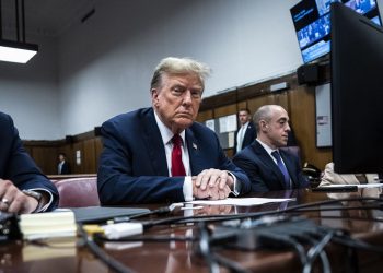 Juez federal bloquea orden de Trump para eliminar ciudadanía por Nacimiento