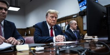 Juez federal bloquea orden de Trump para eliminar ciudadanía por Nacimiento