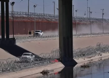 Inician deportaciones en puentes fronterizos de Ciudad Juárez y Matamoros