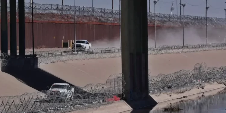 Inician deportaciones en puentes fronterizos de Ciudad Juárez y Matamoros