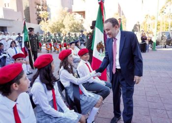 Encabeza Gobernador Durazo evento conmemorativo por el Día de la Bandera