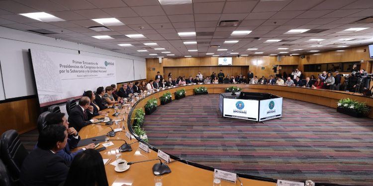 Participa diputado Omar Del Valle Colosio en Primer Encuentro de Presidencias de Congresos Locales