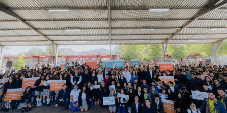 Ayudan Toño Astiazarán y Patty Ruibal a prevenir adicciones en jóvenes con programa “Advertencia DIF”