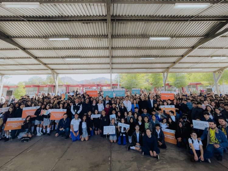 Ayudan Toño Astiazarán y Patty Ruibal a prevenir adicciones en jóvenes con programa “Advertencia DIF”