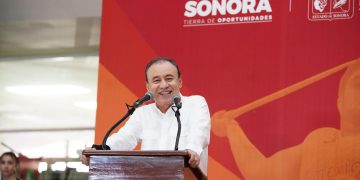 Gobernador Durazo beneficia a más de 600 jóvenes con estímulos académicos y deportivos