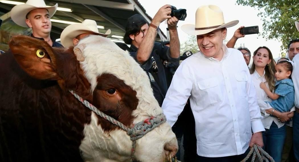 Gobernador Durazo reactiva exportación de ganado sonorense con cruce de más de 3 mil cabezas a Estados Unidos