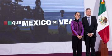 CEO de Netflix anuncia inversión de mil millones de dólares en México