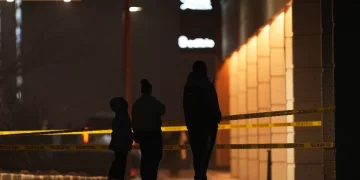 Avión de transporte médico se estrella en Filadelfia. Muere niña mexicana de 12 años, no hay sobrevivientes