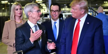 Trump dijo que Cook trasladará la producción de Apple de México a Estados Unidos
